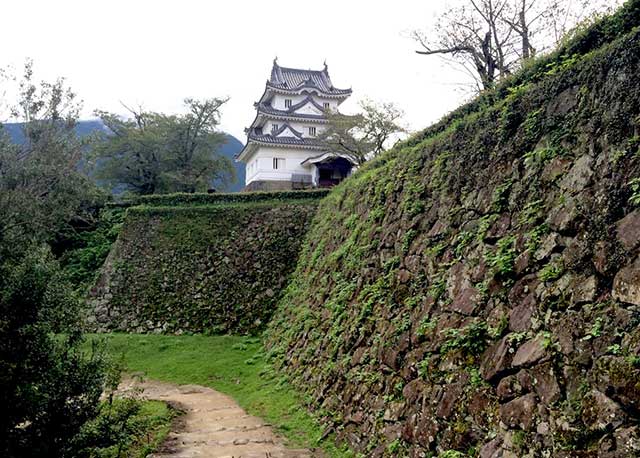 Uwajima-Castle.jpg
