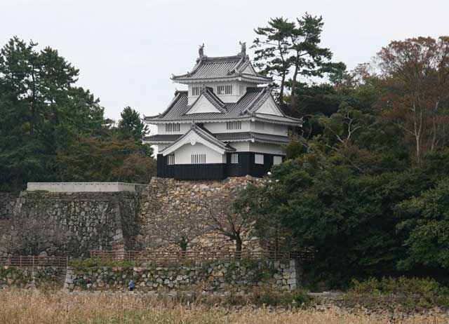 Yoshida-Castle.jpg